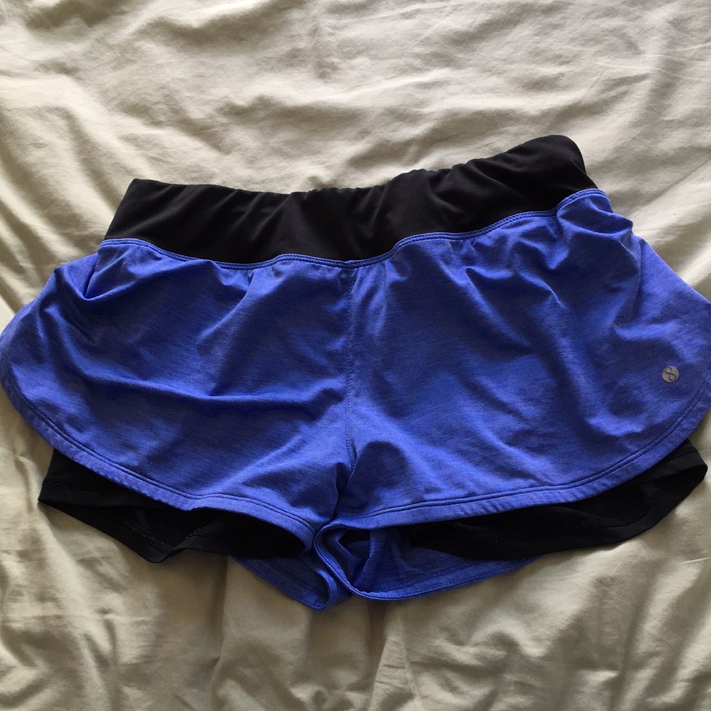 Medium athletic shorts with blue shell